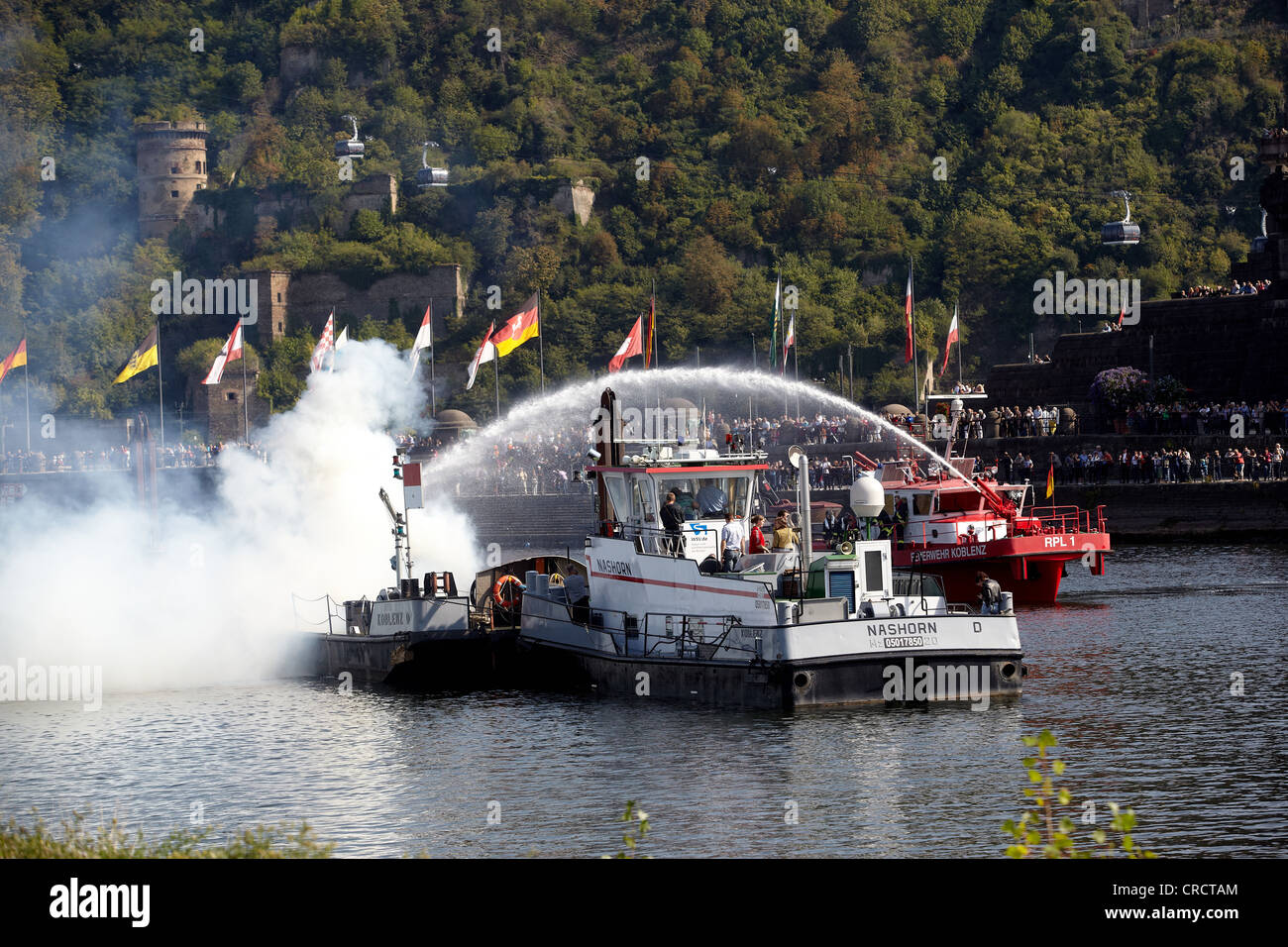 Feuerwehr-Übung auf dem Wasser mit Feuerwehr-Boot RLP-1, Koblenz, Rheinland-Pfalz, Deutschland, Europa Stockfoto