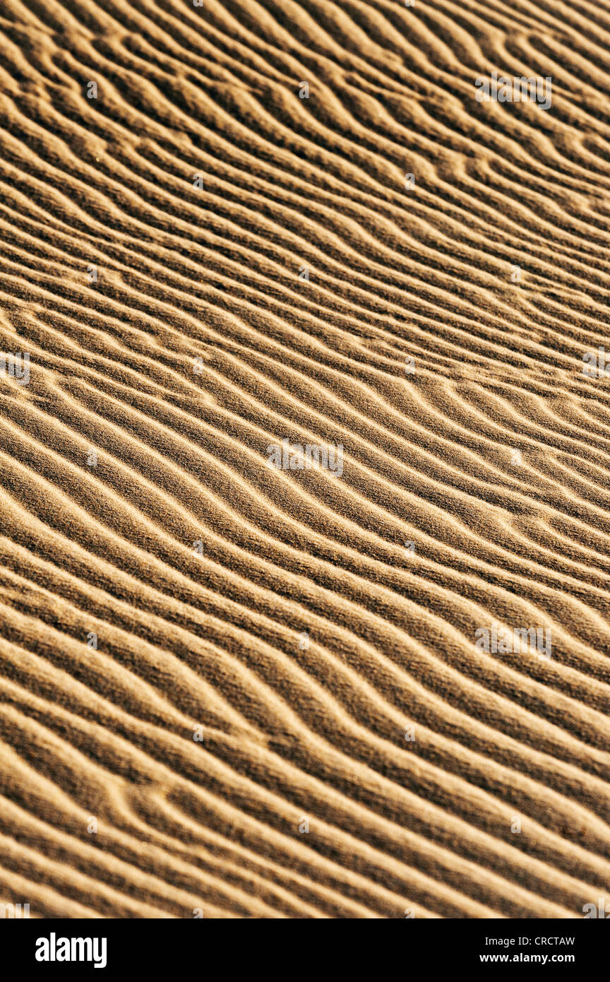 Sand mit Formen aus dem Wind. Stockfoto