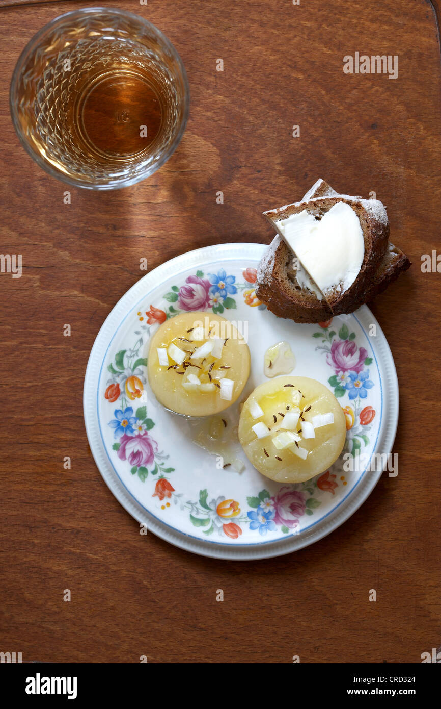 Deutscher Hand Käse mit Apfelwein Stockfoto