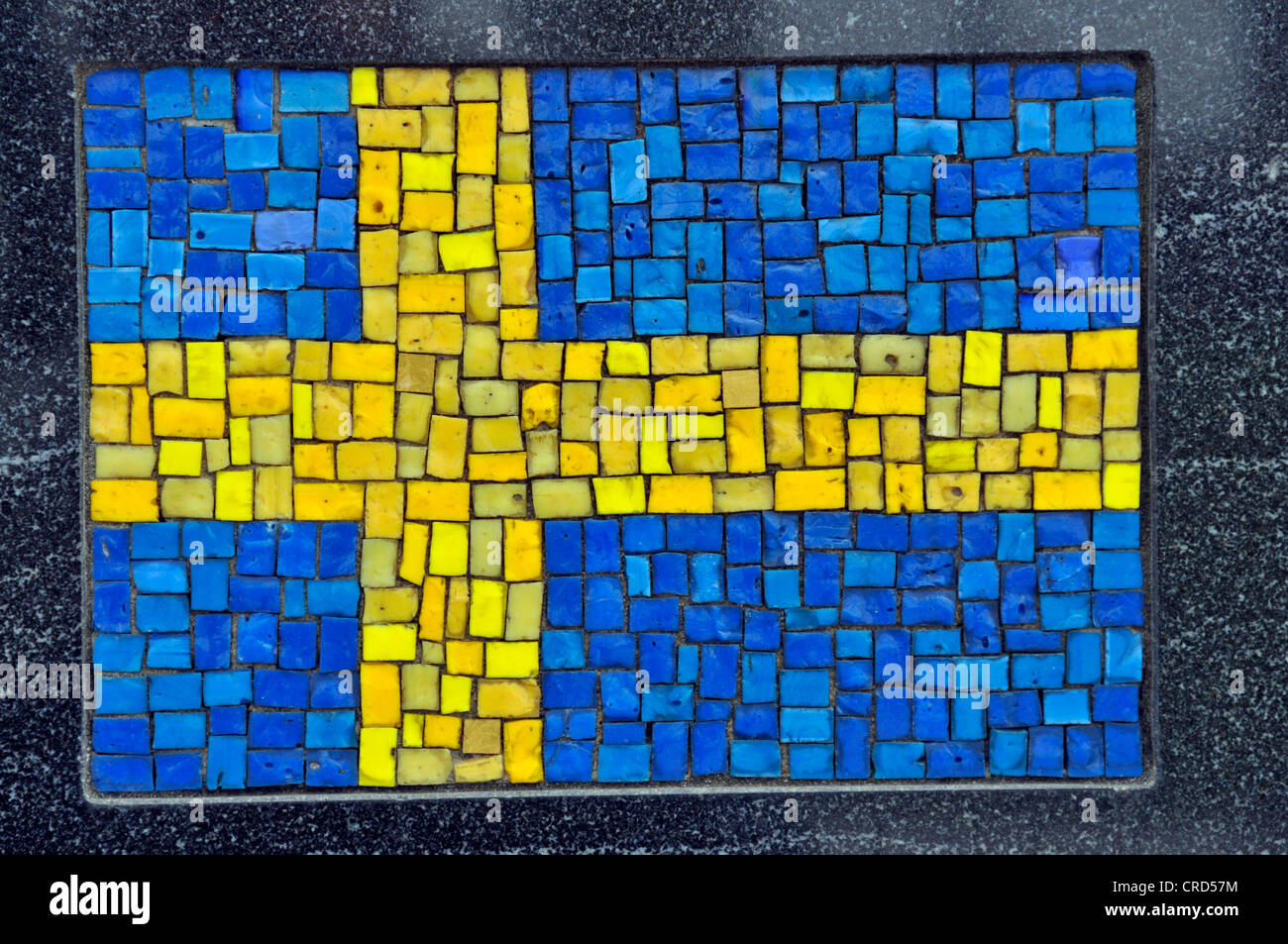 Flagg von Schweden als ein Mosaik im Financial District - Denkmal der Universal Soldier, USA, New York City, Manhattan Stockfoto