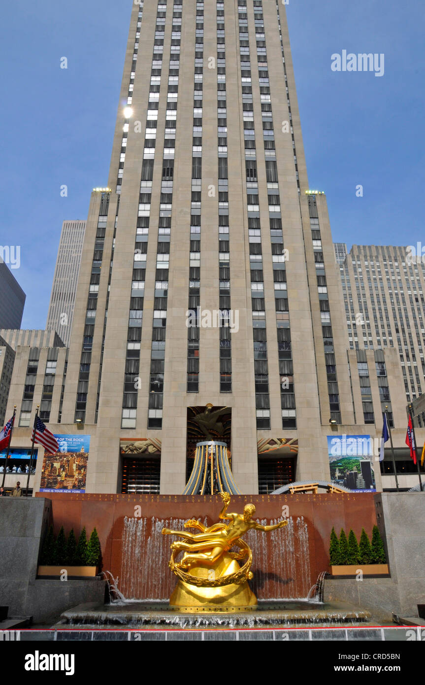 Goldene Statue von Prometheus von Paul Manship im Rockefeller Center, USA, New York City, Manhattan Stockfoto
