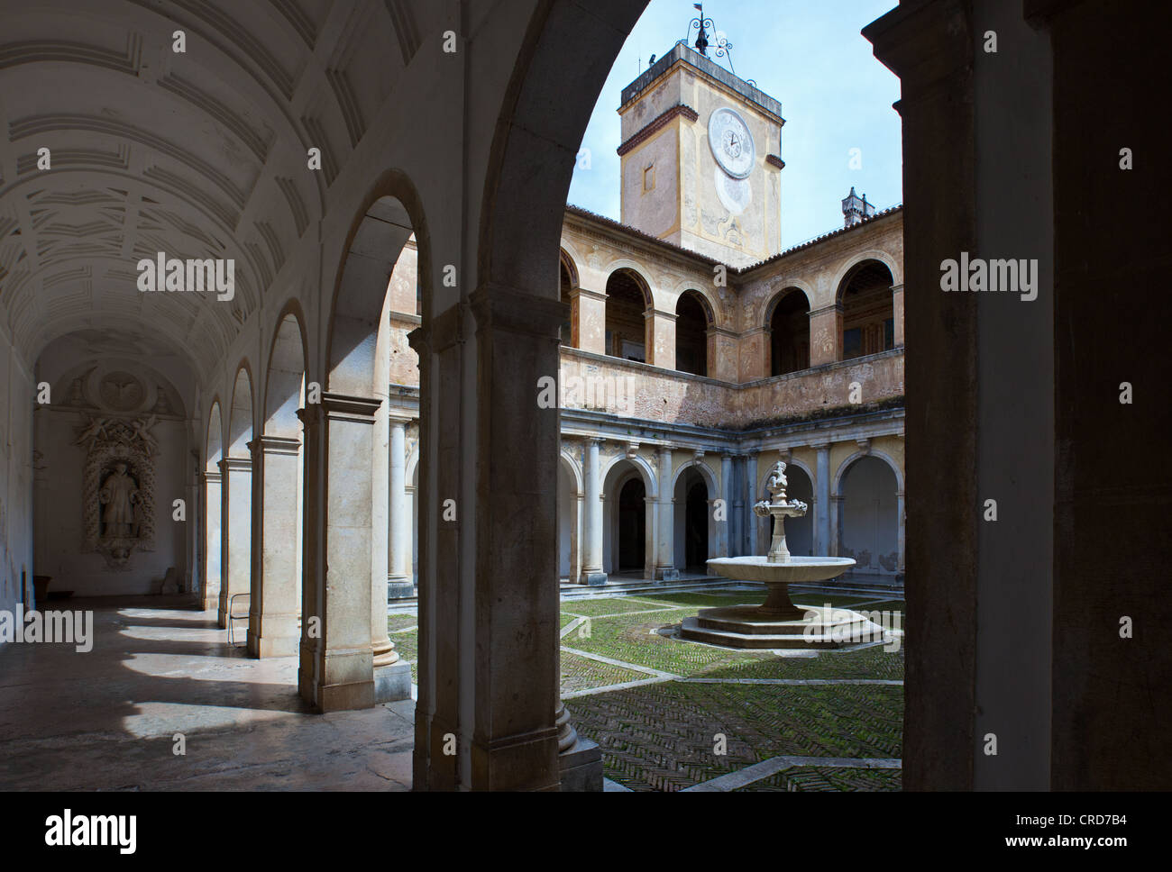 Kreuzgang von san lorenzo Fotos und Bildmaterial in hoher Auflösung