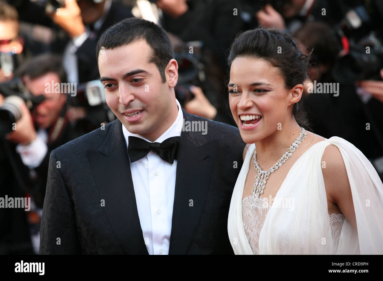 Mohammed AlTurki und Schauspielerin Michelle Rodriguez bei der Tötung Sie sanft GalaVorführung