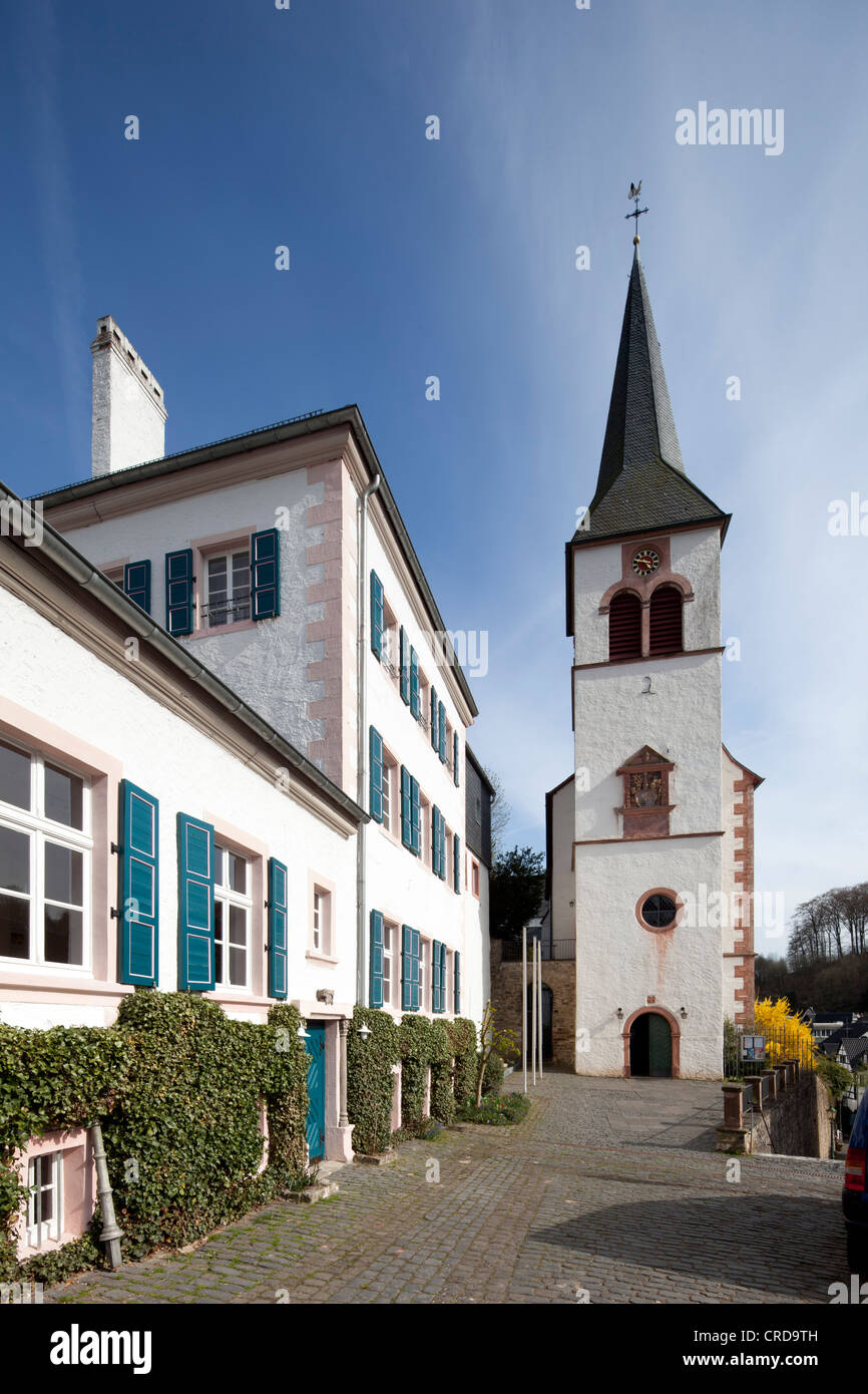 Kirche der Himmelfahrt der Maria, Blankenheim, Eifel, Nordrhein-Westfalen, Deutschland, Europa, PublicGround Stockfoto
