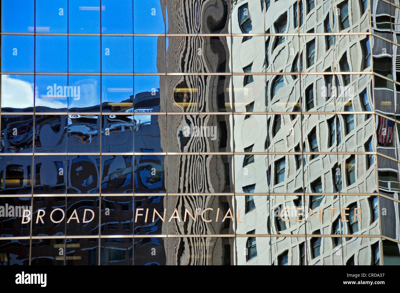 Glasverkleidung des Broad Financial Centers im Financial District, USA, New York City, Manhattan Stockfoto