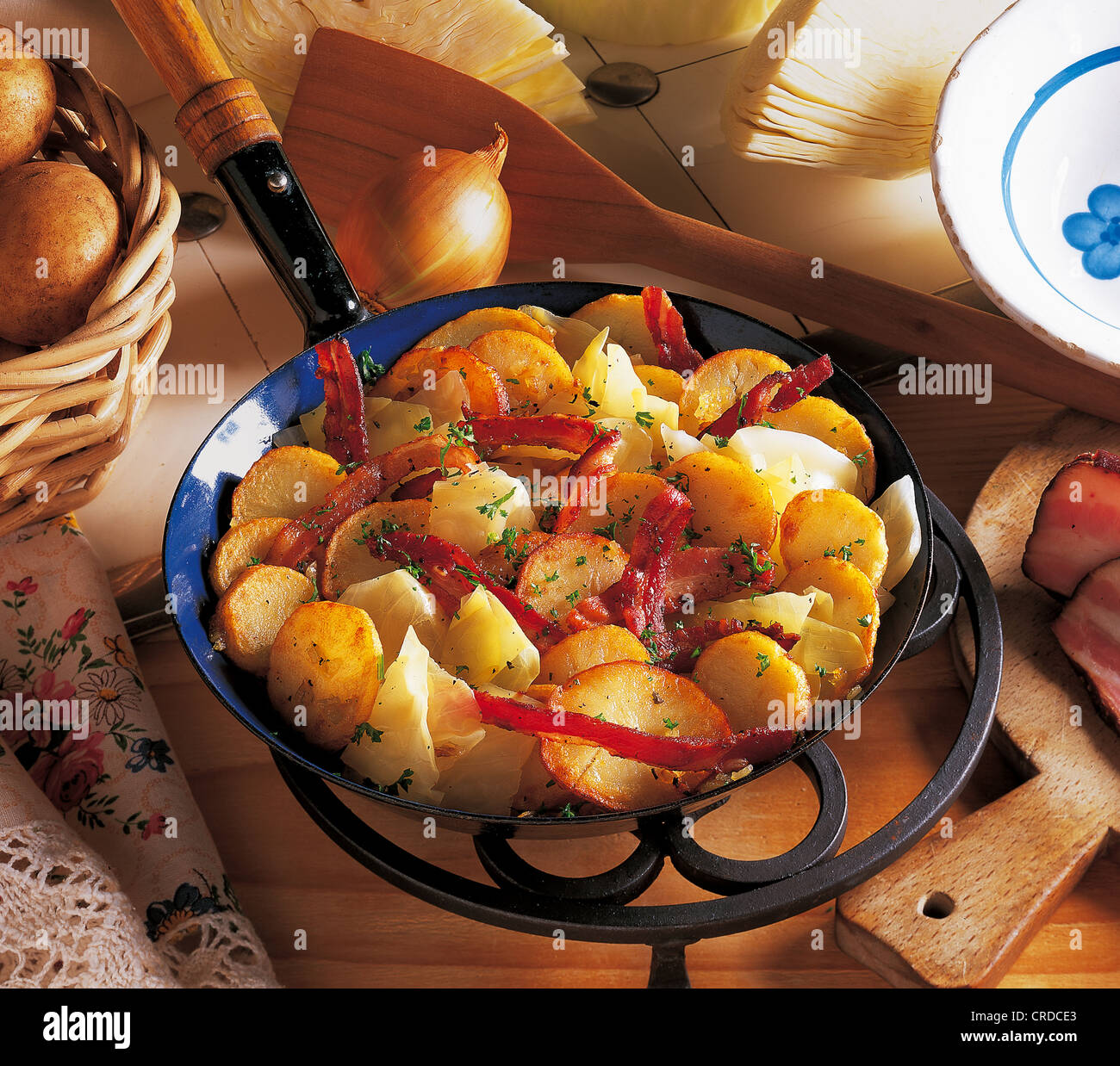 Gebratene bratkartoffeln mit speck -Fotos und -Bildmaterial in hoher ...