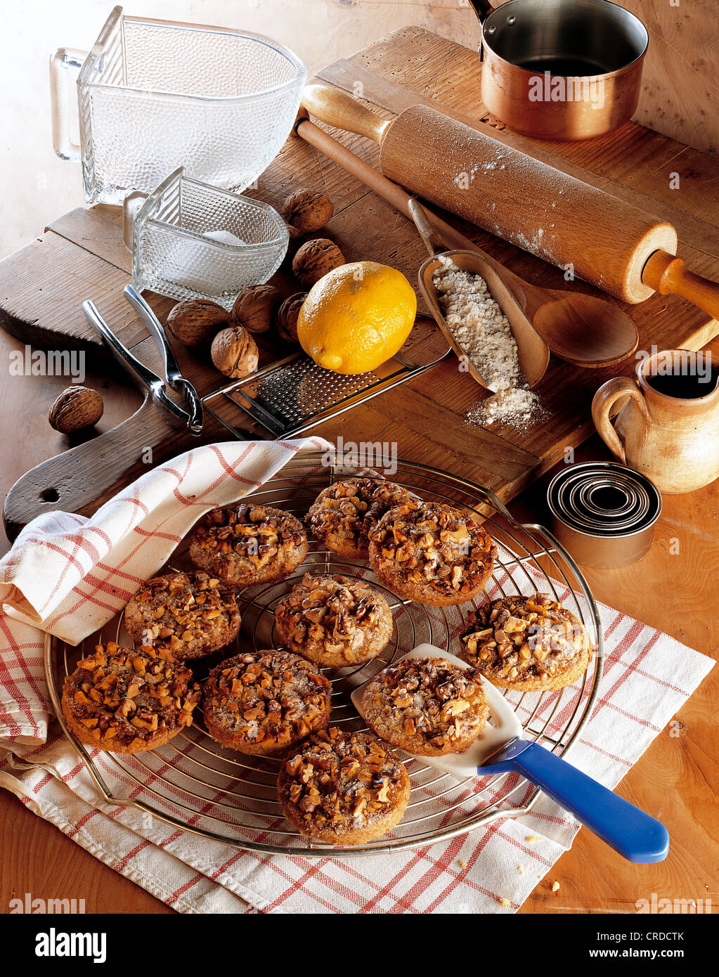 Zarte Walnusskeks, Bulgarien. Stockfoto
