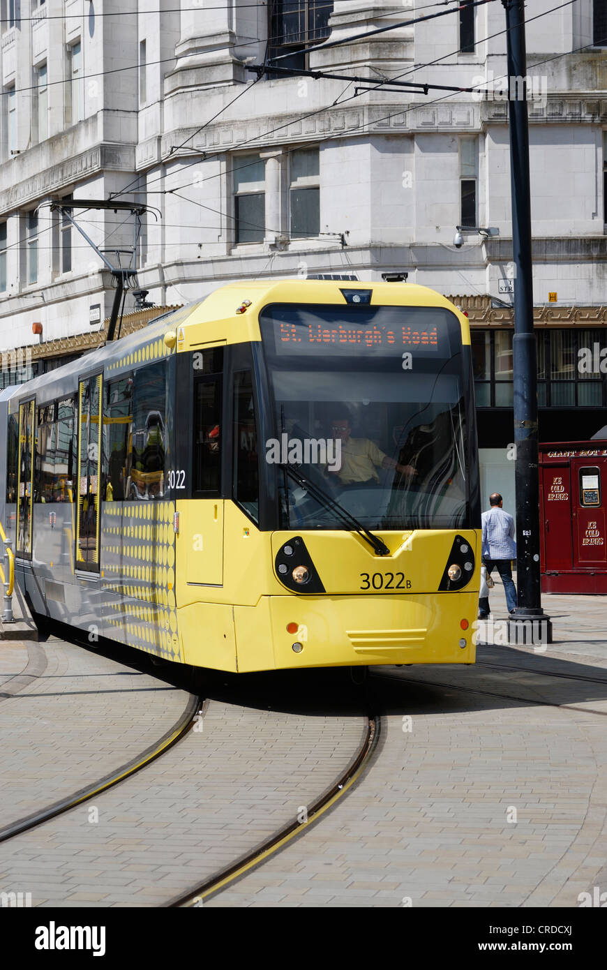 Metrolink Straßenbahn in Piccadilly, Manchester. Stockfoto