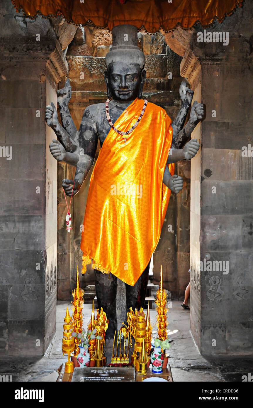 Vishnu, einem hinduistischen Gott, Steinskulptur, Altar in der Tempelanlage von Angkor Wat, Siem Reap, Kambodscha, Asien Stockfoto