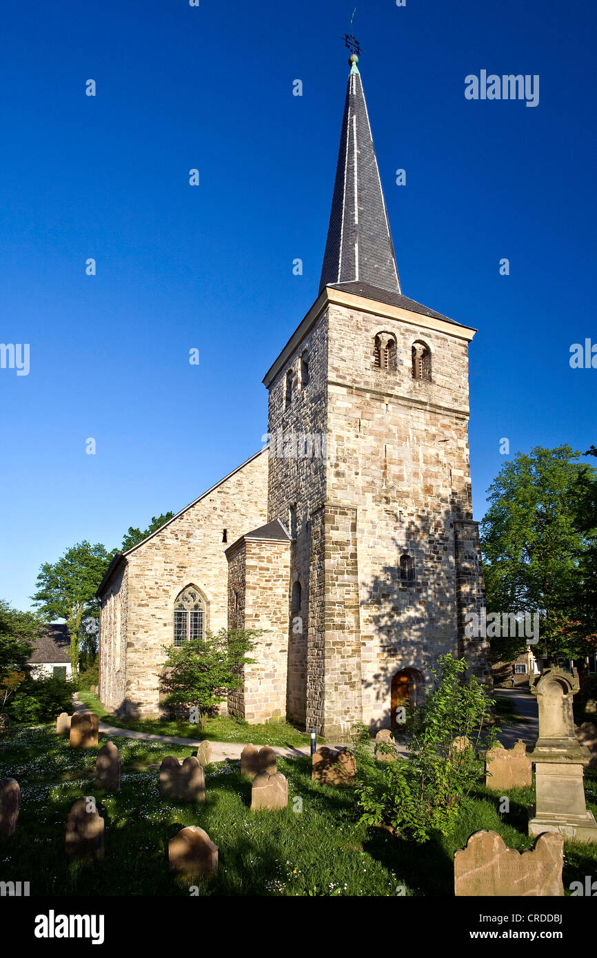 die tausend Jahre alte Dorfkirche Stiepel, Deutschland, Nordrhein-Westfalen, Ruhrgebiet, Bochum Stockfoto