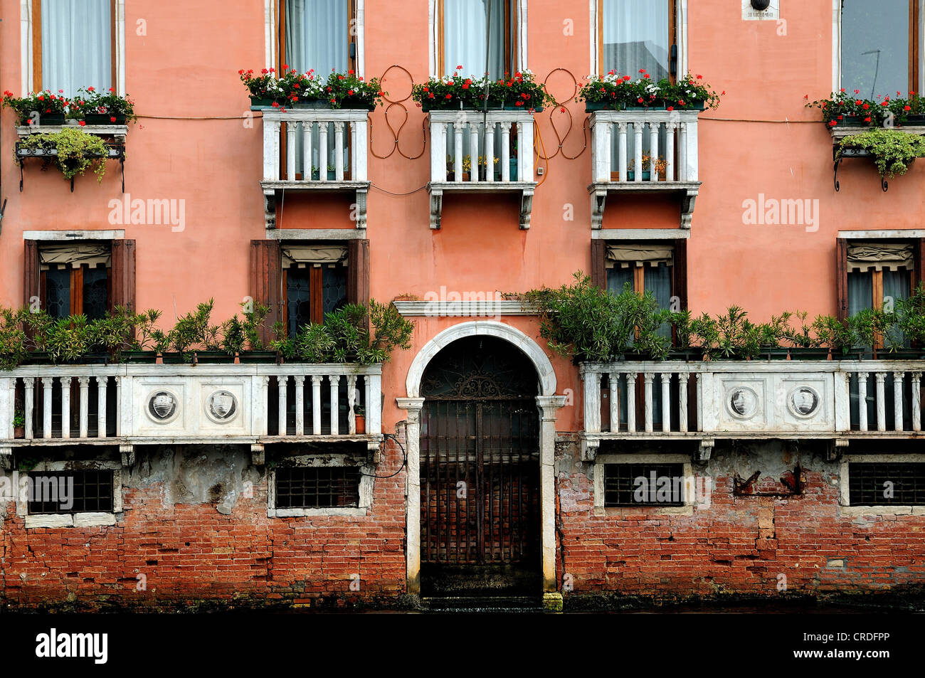 Bunte Häuserfassaden in Cannaregio Bezirk von Venedig Stockfoto