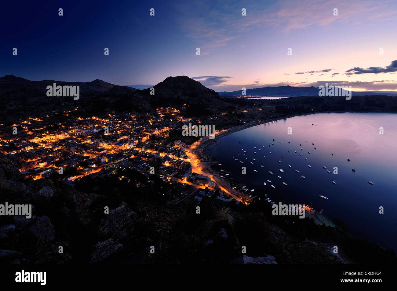 Blaue Stunde an der Copacabana, Bolivien, Südamerika Stockfoto