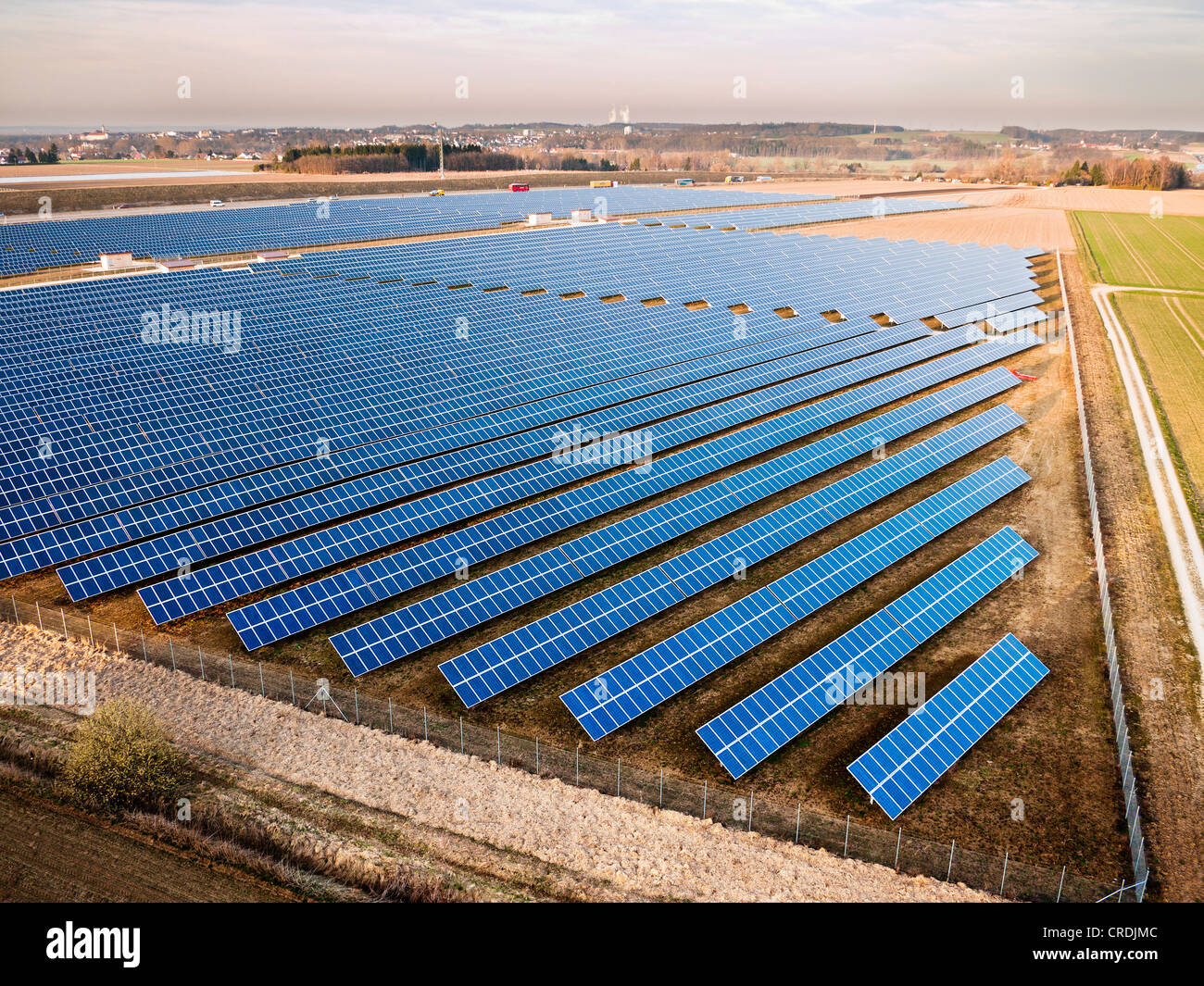 Luftbild, Sonnenkollektoren, Photovoltaik Array, Autobahn, Kernkraftwerk, Bubesheim, Schwaben, Deutschland, Europa Stockfoto
