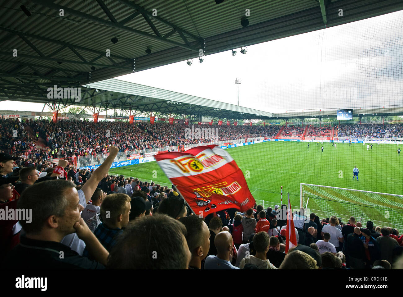 1. FC Union-Fans während eines Spiels gegen FC Schalke 04 in die Alte Foersterei Stadion, Berlin, Deutschland, Europa Stockfoto