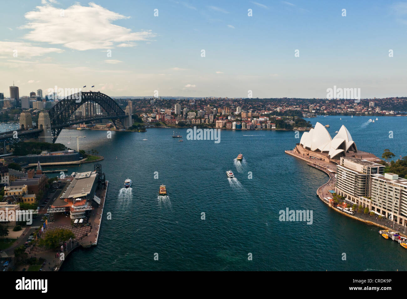 Sydney Cove mit dem Opera House und Sydney Harbour Bridge im Hafen, Sydney, New South Wales, Australien Stockfoto
