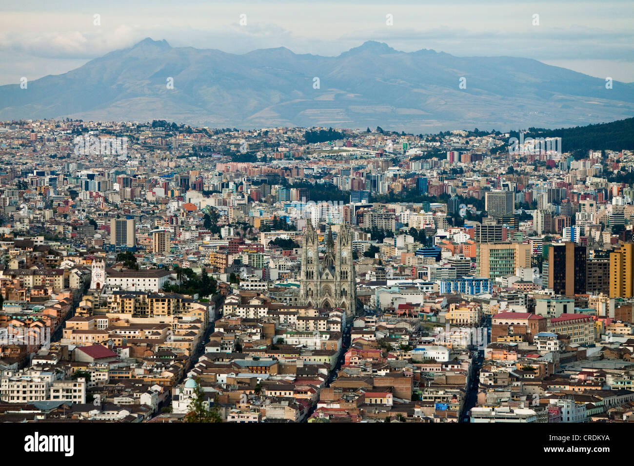 Blick vom El Panecillo in Quito mit der Altstadt im Vordergrund, Quito, Ecuador, Südamerika Stockfoto