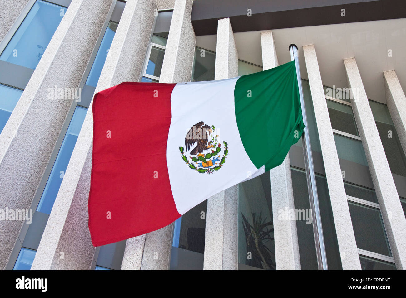 Flagge von Mexiko, Botschaft von Mexiko oder den Vereinigten Mexikanischen Staaten, Berlin, Deutschland, Europa Stockfoto
