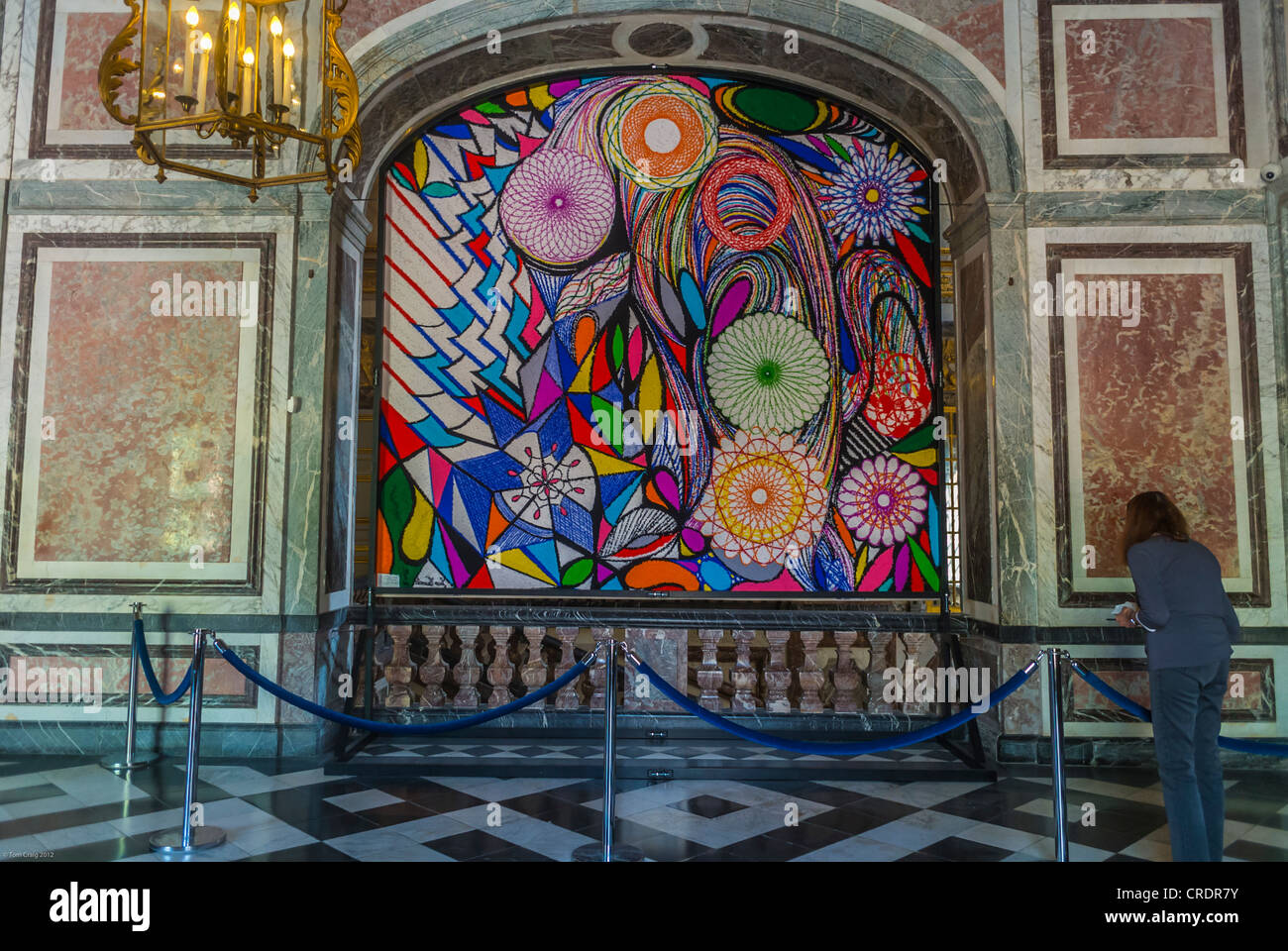 Paris, Frankreich, Touristen auf der Suche, Kunstgalerien im Chateau de Versailles, Französisches Schlossmuseum, Vitrail, (2012) von 'Joana Vasconcelos' Paris farbenfroh Stockfoto