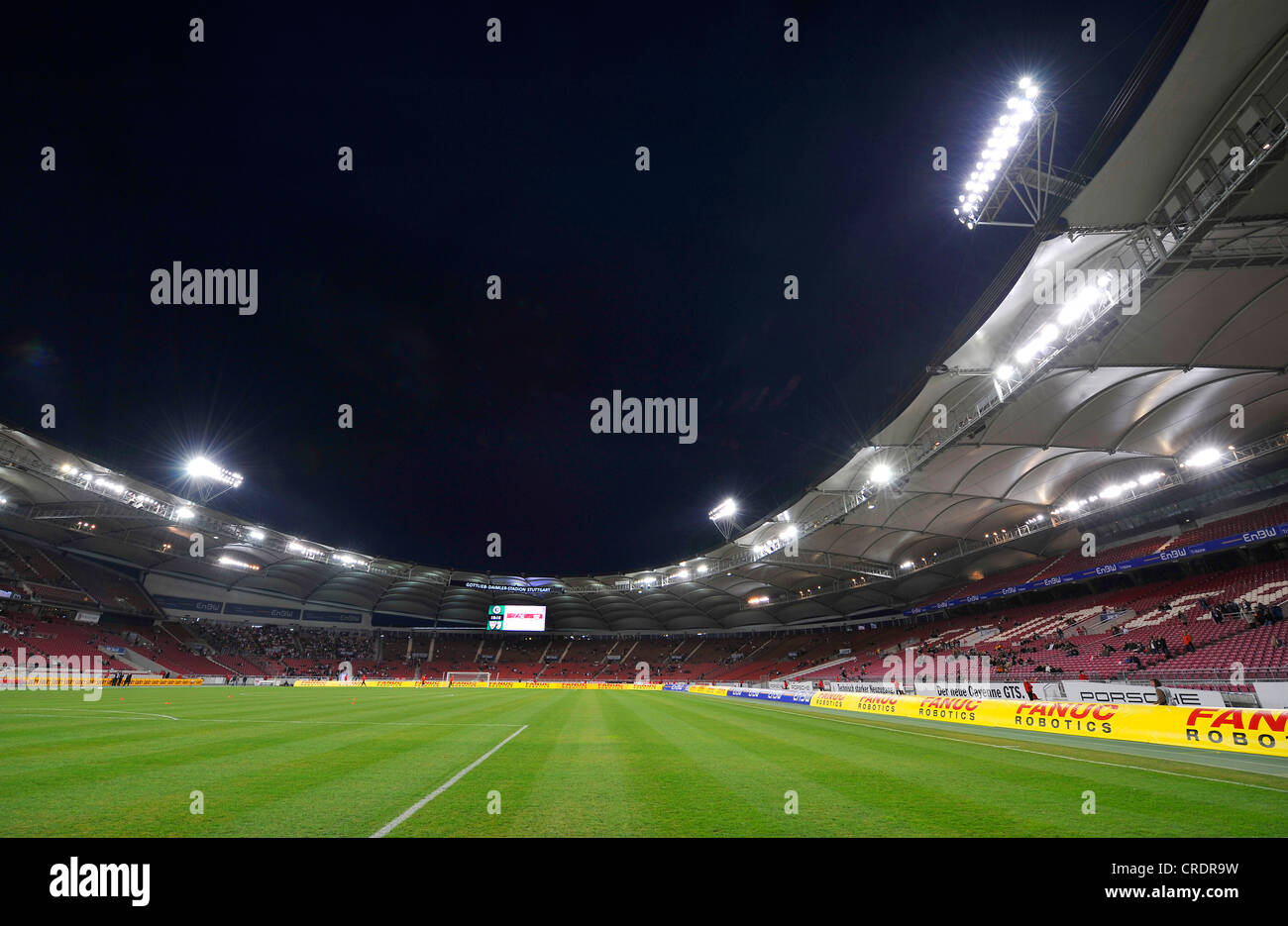 Gottlieb-Daimler-Fußball-Stadion bei Flutlicht, Deutschland, Stuttgart Stockfoto