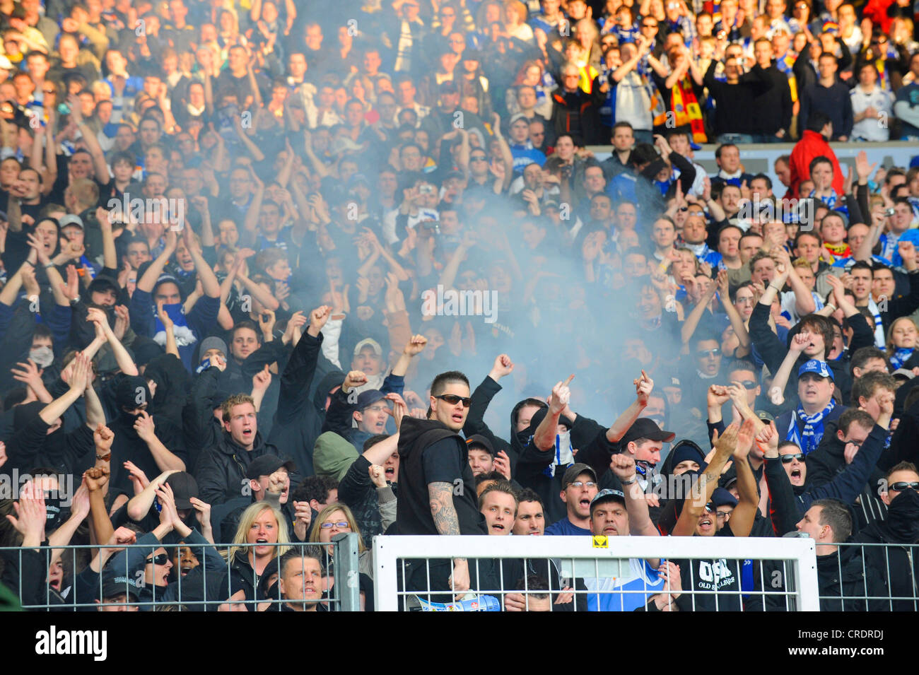 Fußball, Hooligans, die Einstellung auf Stand feuern Stockfoto