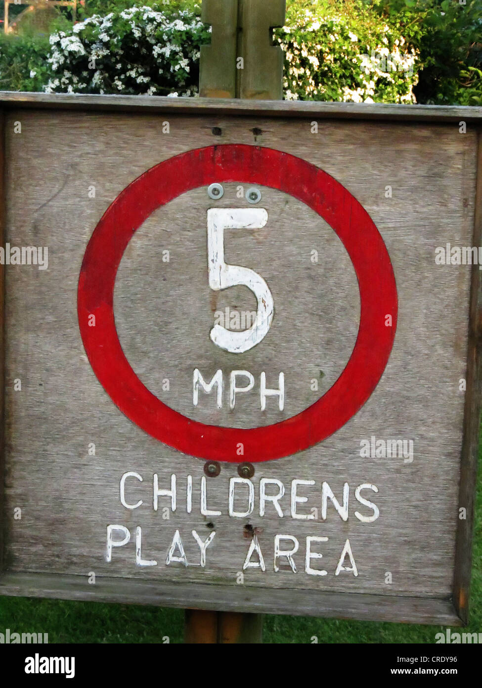 Hausgemachte Gefahr im Rat Park laufen zu unterzeichnen. Stockfoto