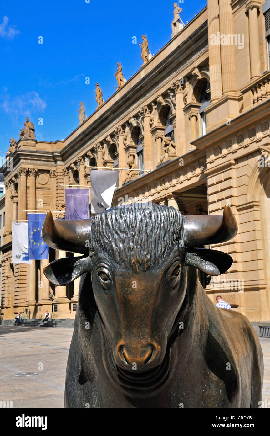 Stier, Symbol der Aktie zu vermarkten, Skulptur, Boersenplatz Straße, Frankfurt am Main, Hessen, Deutschland, Europa Stockfoto
