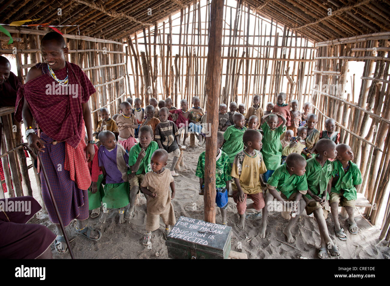 Bildung und Armut, Spenden, Schule, Kinder in einer Grundschule, Klassen mit einem Lehrer, Ethnologie, Massai Stockfoto