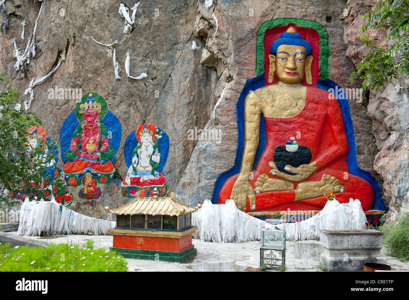 Tibetischen Buddhismus, bunte Atisha rock Relief mit einem großen Buddha Shakyamuni in Lhasa, Himalaja, Zentraltibet, Ue-Tsang Stockfoto