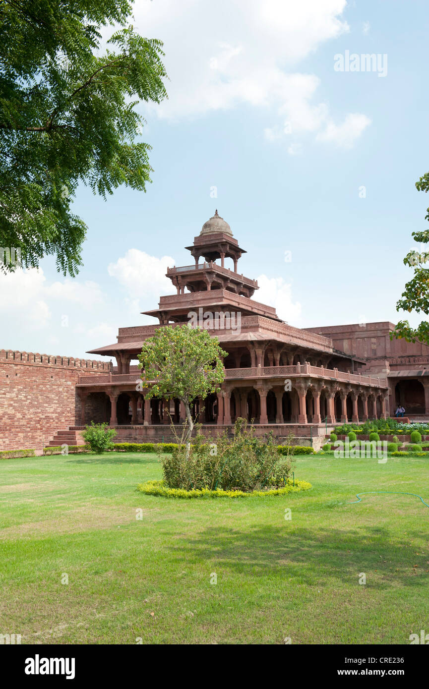 Mughal Architektur, Königspalast, grünen Rasen, Panch Mahal, einem fünfstöckigen Palast, Fatehpur Sikri, Uttar Pradesh, Indien Stockfoto
