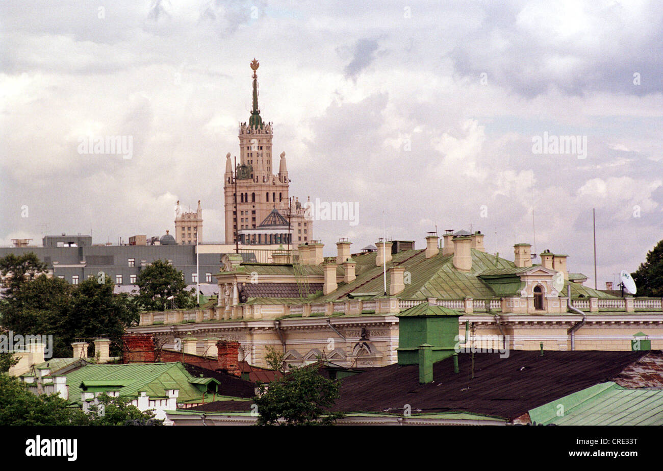 Moskau, Blick über Dächer auf einem Wolkenkratzer Stockfoto