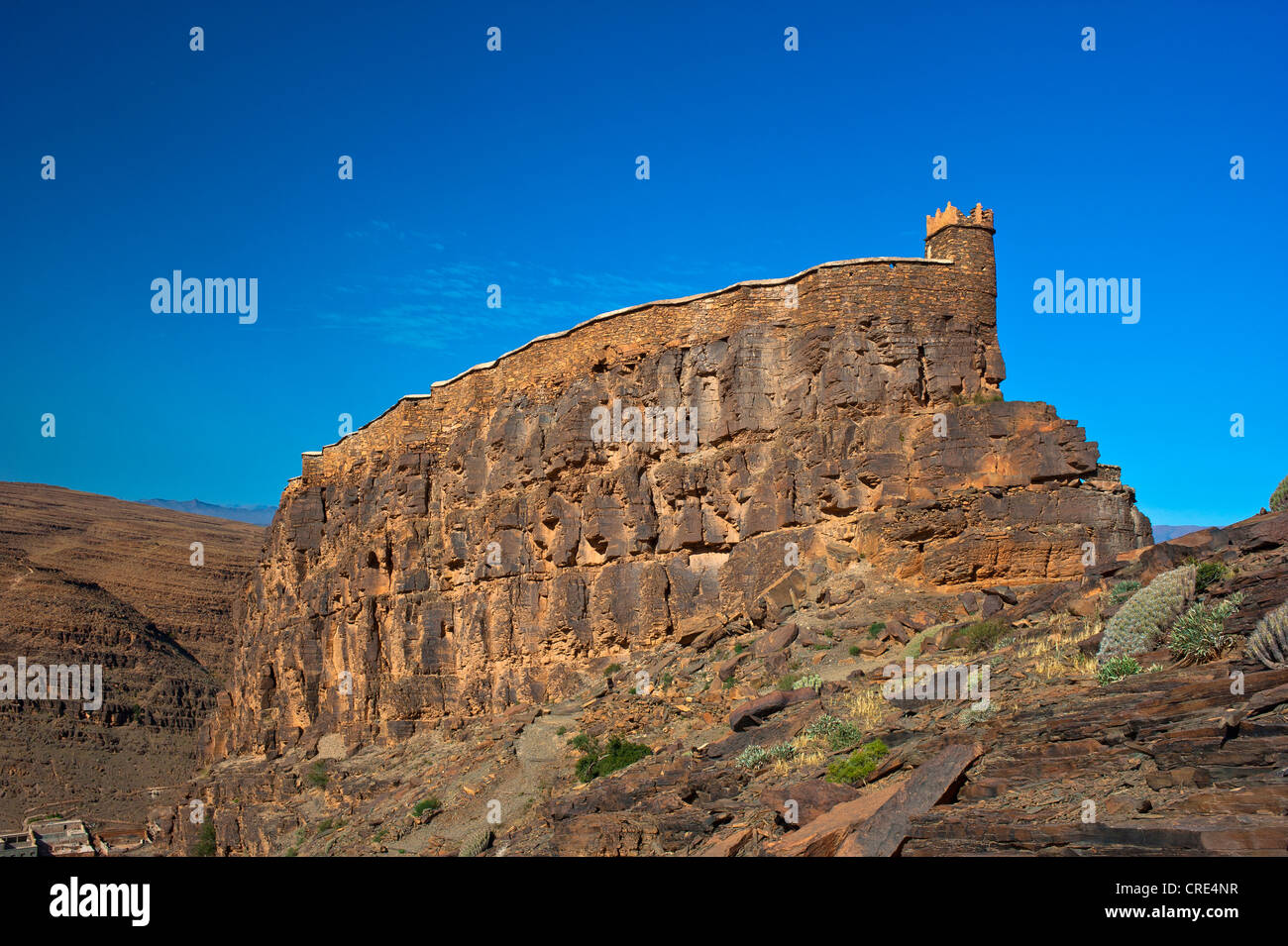 Top-befestigte Getreidespeicher, Agadir-Id Aissa, auf einer Klippe, Amtoudi,  Anti-Atlas-Gebirge, Südmarokko, Marokko, Afrika Stockfotografie - Alamy