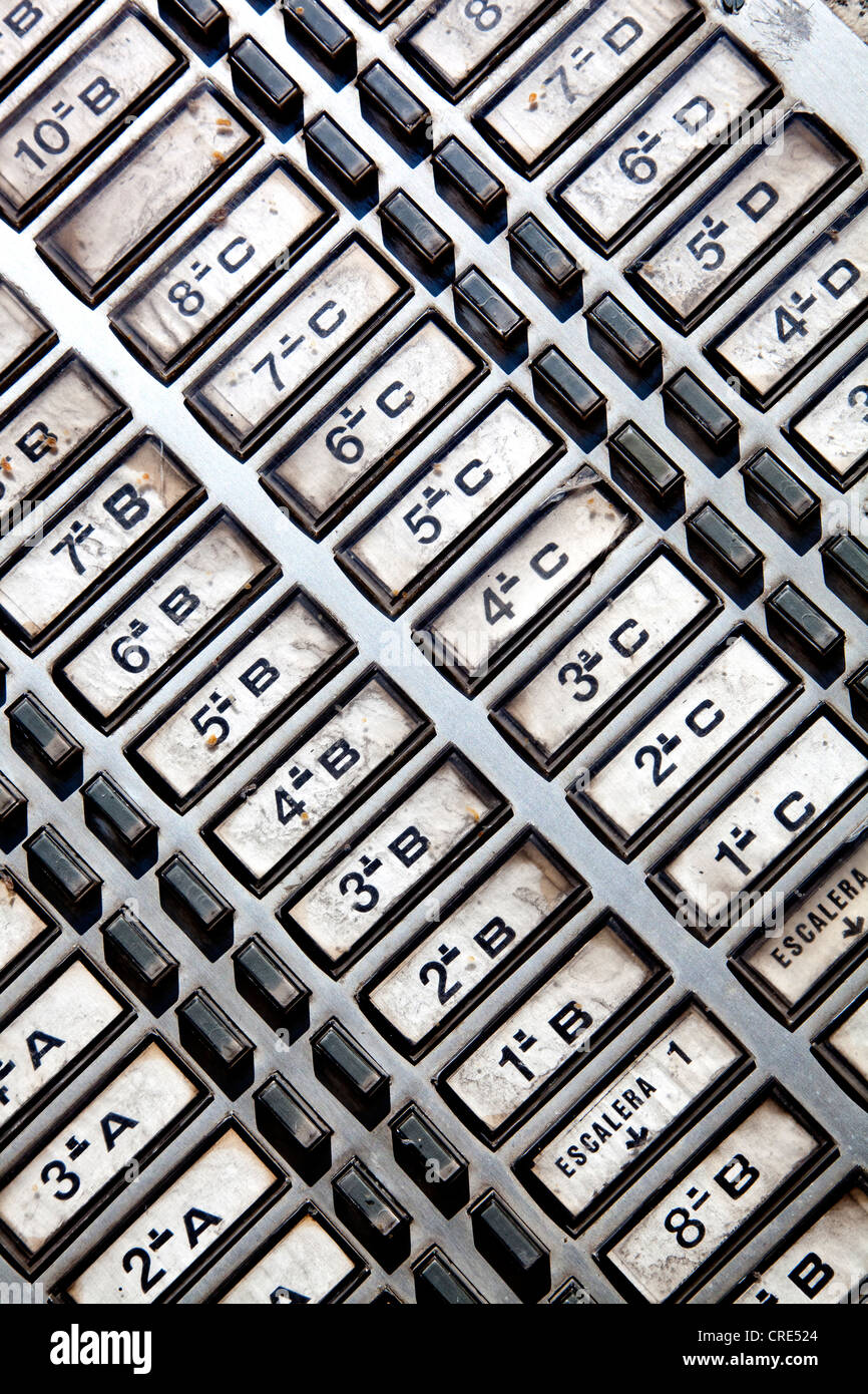 Panel mit unzähligen Wohnung Summer auf ein Wohnhaus in Madrid, Spanien, Europa Stockfoto