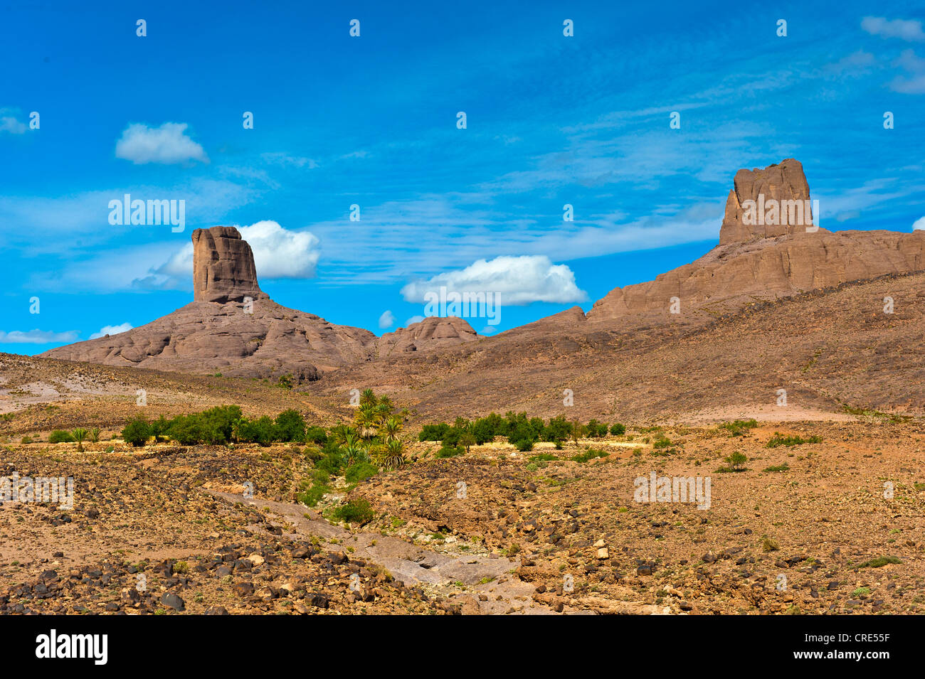 Beeindruckende konisch geformten Felsformationen, genannt Monsieur und Madame, Bab n'Ali, Jebel Sahro, Marokko, Marokko, Südafrika Stockfoto