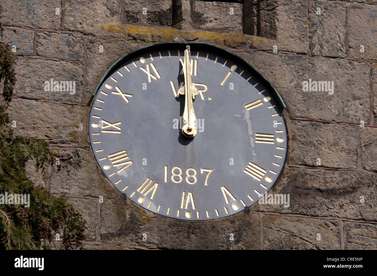 Kirche-Uhr mittags Stockfoto