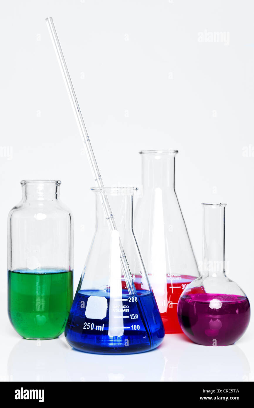 Foto der Chemie Fläschchen voll von Chemikalien auf einem einfarbigen Hintergrund. Stockfoto