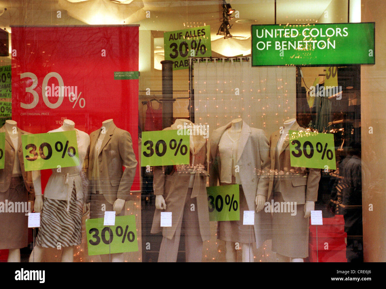Schaufenster der United Colors of Benetton Rabatt bietet in der Zuercher  Bahnhofstrasse, Schweiz Stockfotografie - Alamy