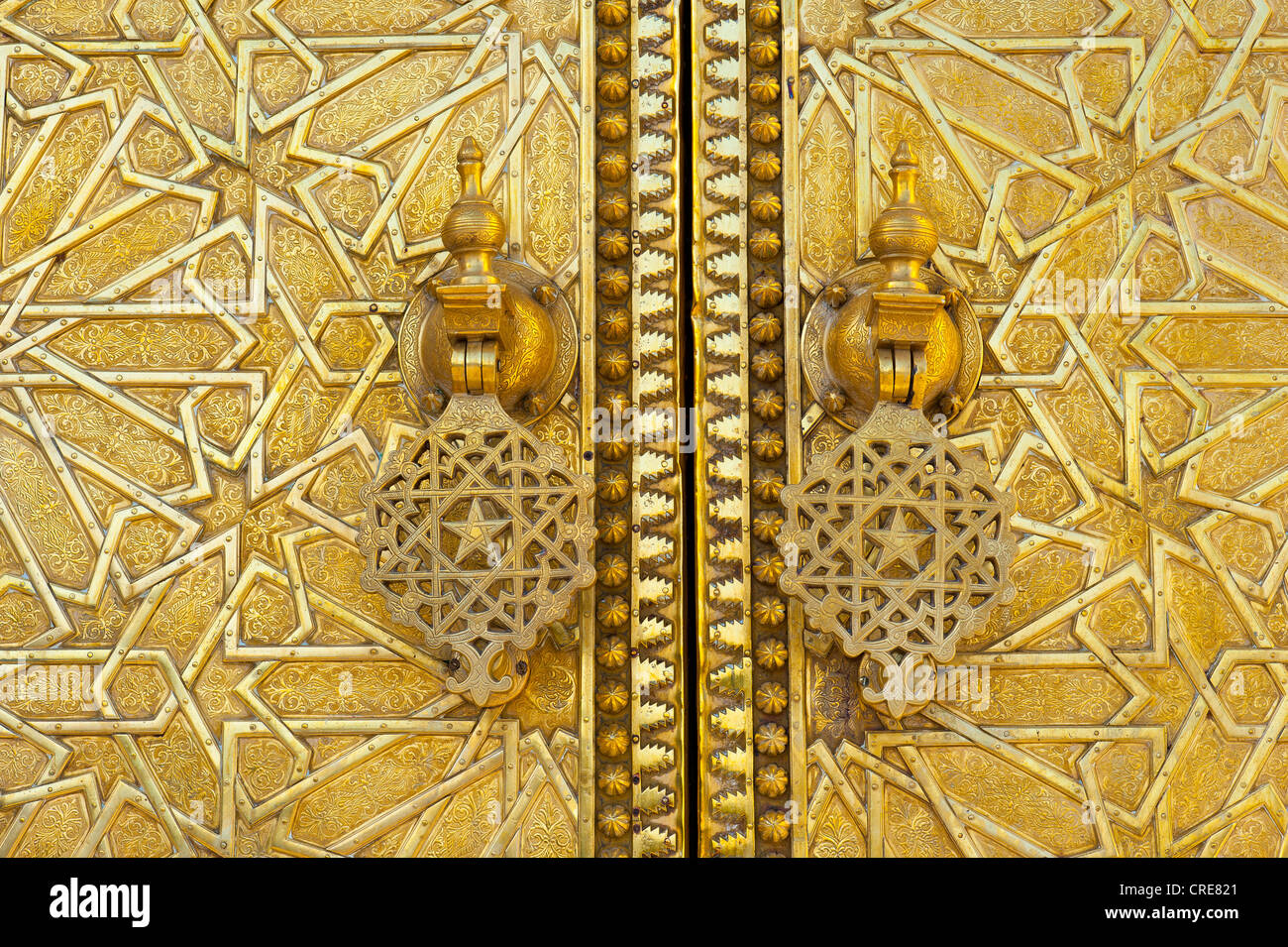 Detail, Türklopfer Messing Tür im königlichen Palast von Fez, Dar el Makhzen, Fez, Marokko, Afrika Stockfoto