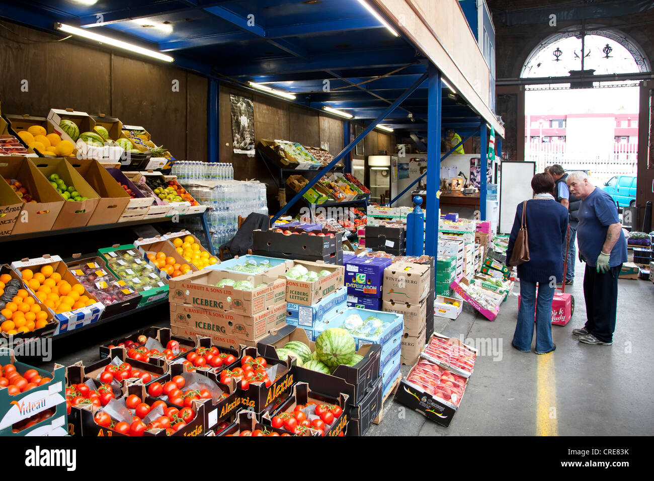 Obst und Gemüse auf dem Großhandelsmarkt, Dublin Stadt Obst- und Gemüsemarkt in einem viktorianischen Markthalle in der Stockfoto