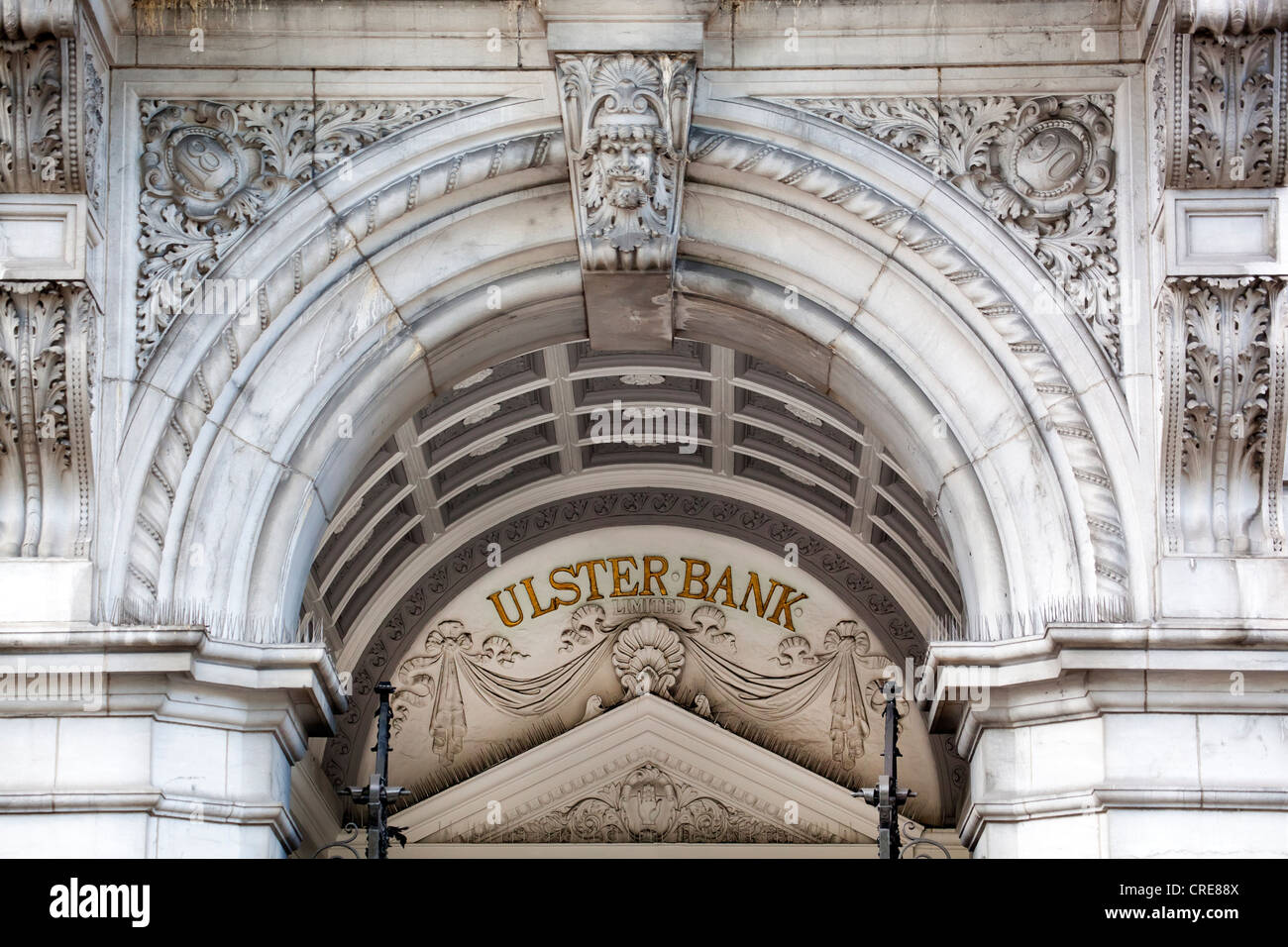 Beschilderung der Ulster Bank auf ein altes Gebäude im Bankenviertel in Dublin, Irland, Europa Stockfoto