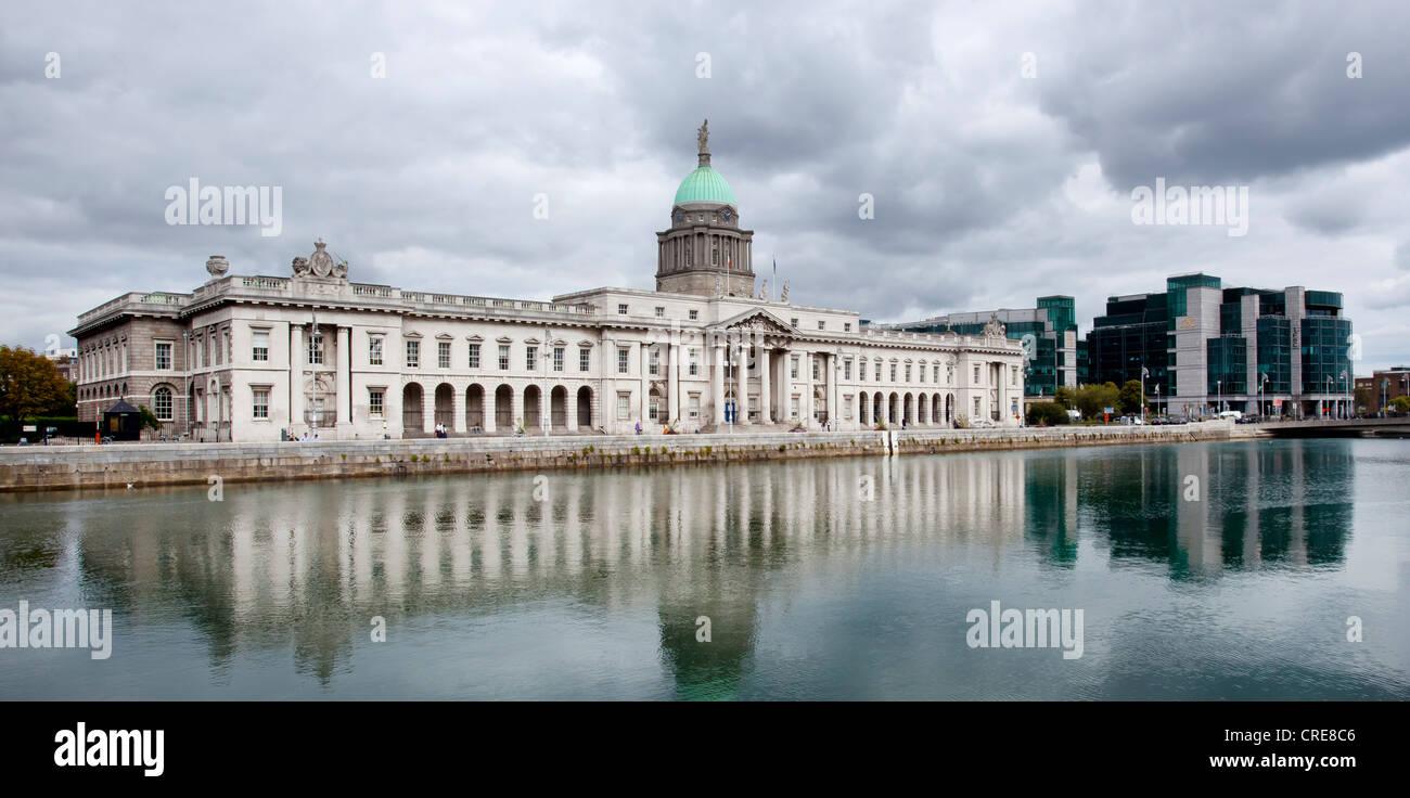 Zollhaus, ehemalige Custom House jetzt das Ministerium des Klimas auf den Fluss Liffey in Dublin, Irland, Europa Stockfoto
