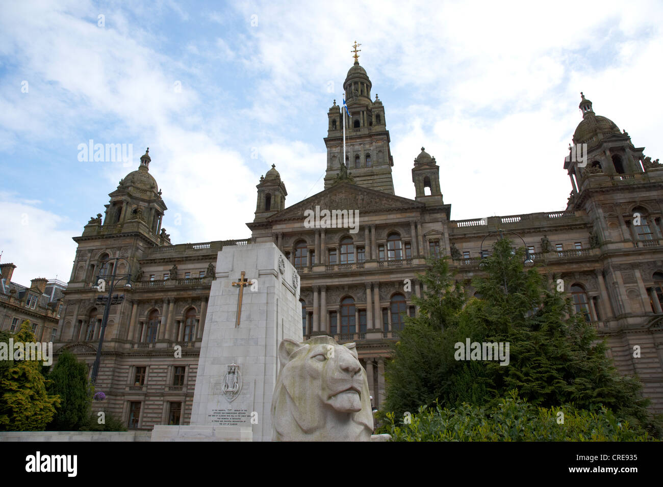 George Square mit der Stadt Kenotaph und Stadtrat Kammern Glasgow Schottland, Vereinigtes Königreich Stockfoto