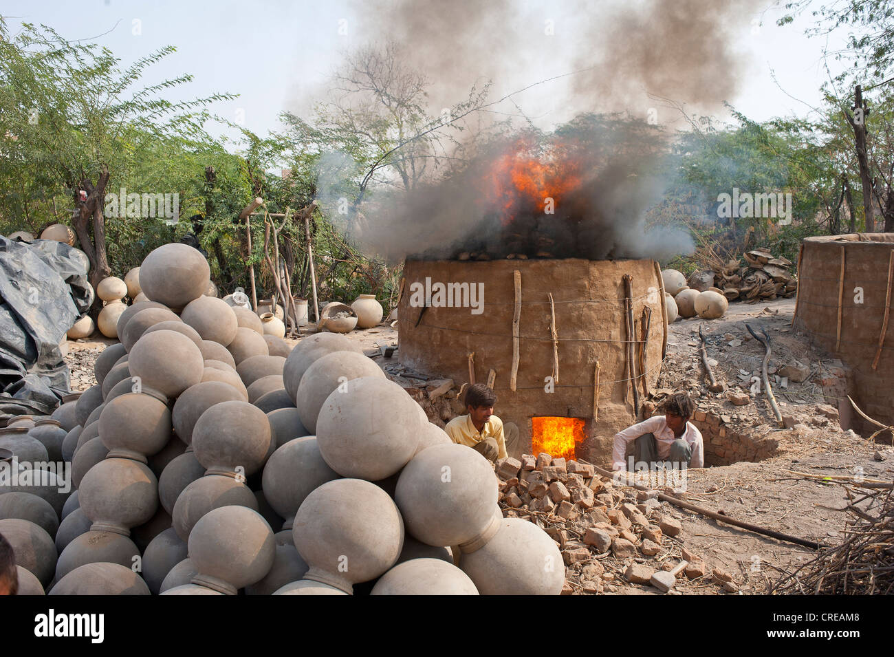 Brennen von ton -Fotos und -Bildmaterial in hoher Auflösung – Alamy