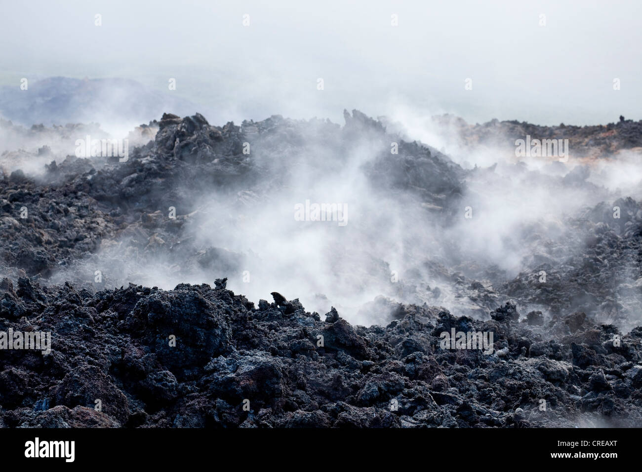 Noch warm Lava aus dem Vulkan Piton De La Fournaise im 2007 dämpfen nach Regen, am Piton Sainte-Rose Stockfoto