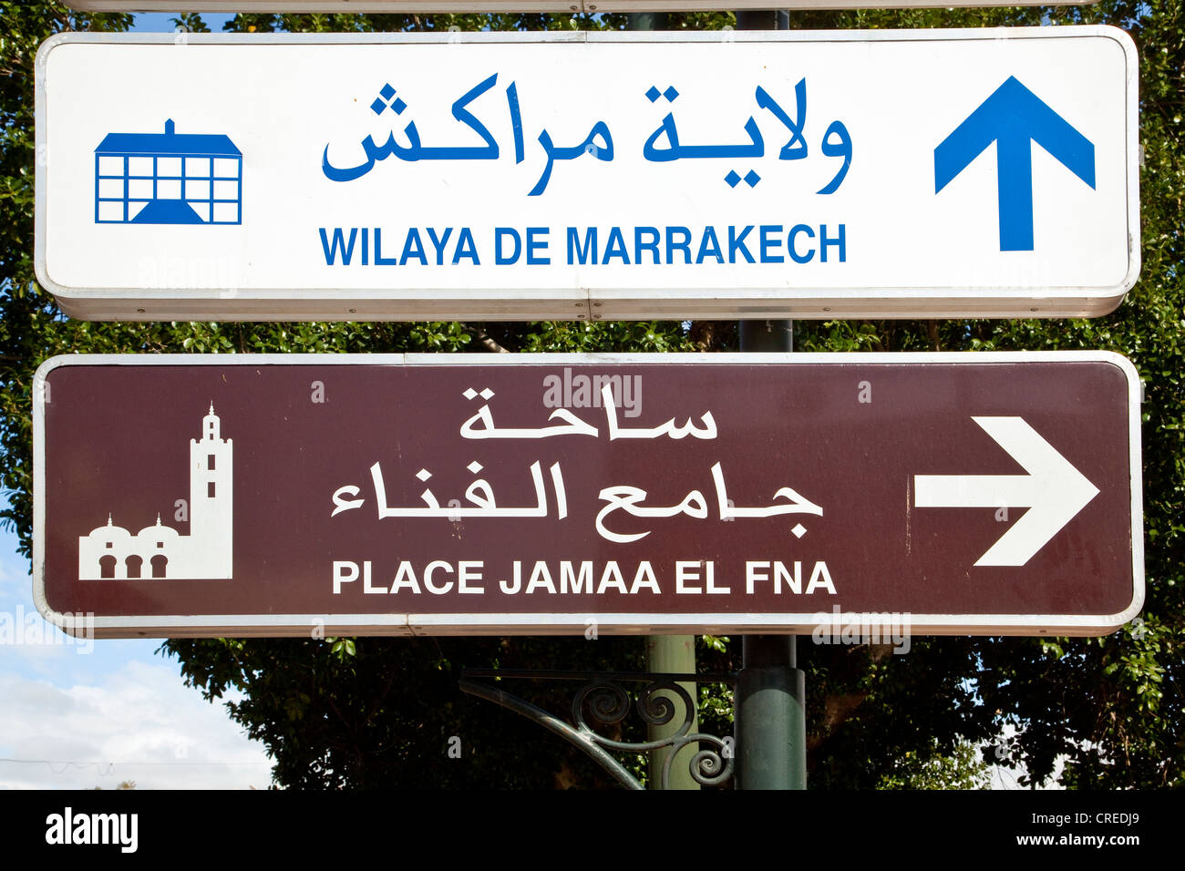 Verkehrszeichen für Platz Djema el Fna, Medina oder Altstadt, UNESCO-Weltkulturerbe, Marrakesch, Marokko, Afrika Stockfoto