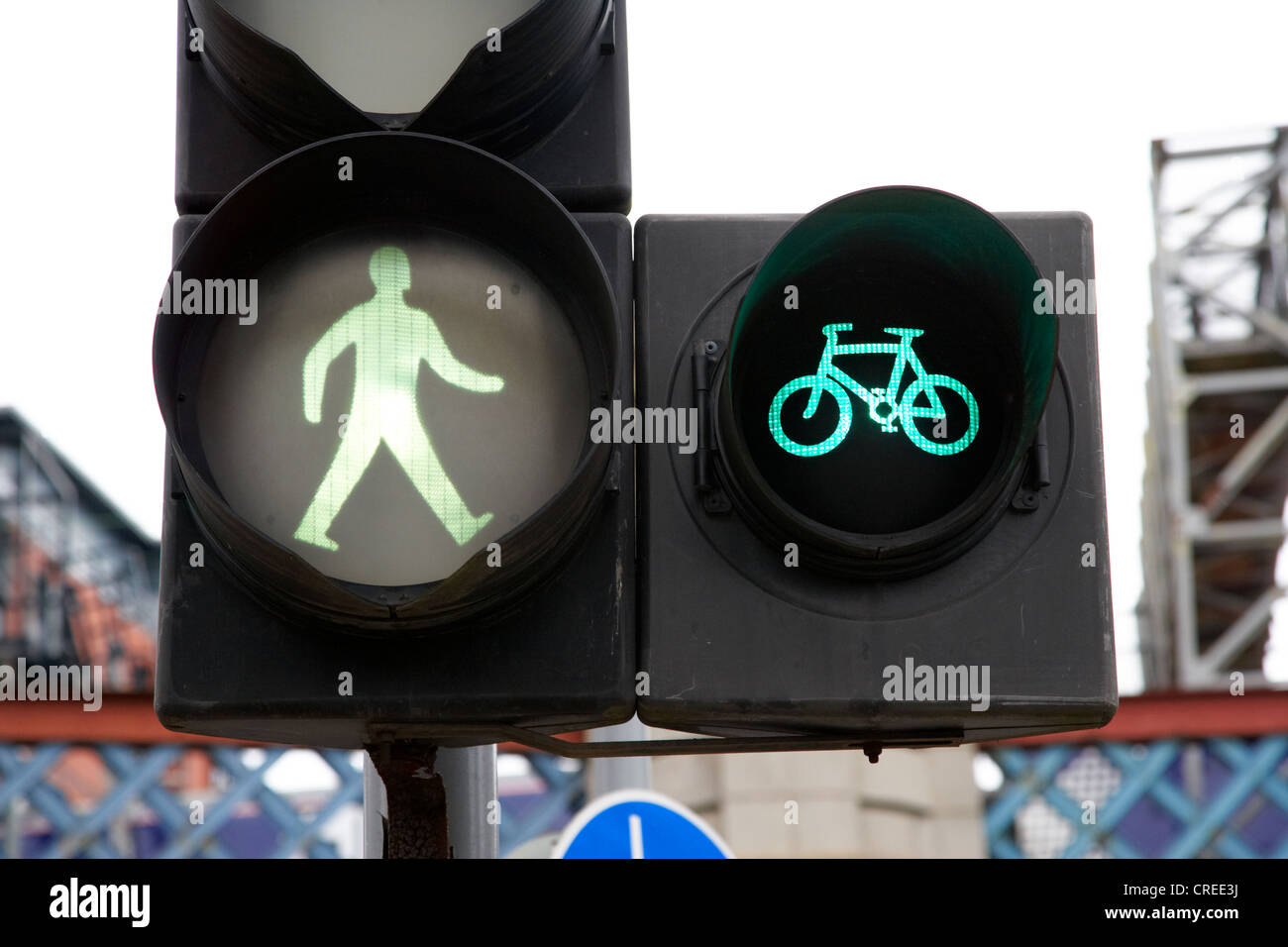 grünes Licht für Fußgänger und Radfahrer in Glasgow Schottland, Vereinigtes Königreich Stockfoto
