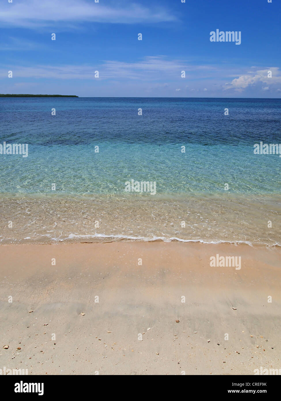 Tropischen Sandstrand mit klaren und ruhigen Wasser der Karibik, Panama, Zapatilla cayes Stockfoto