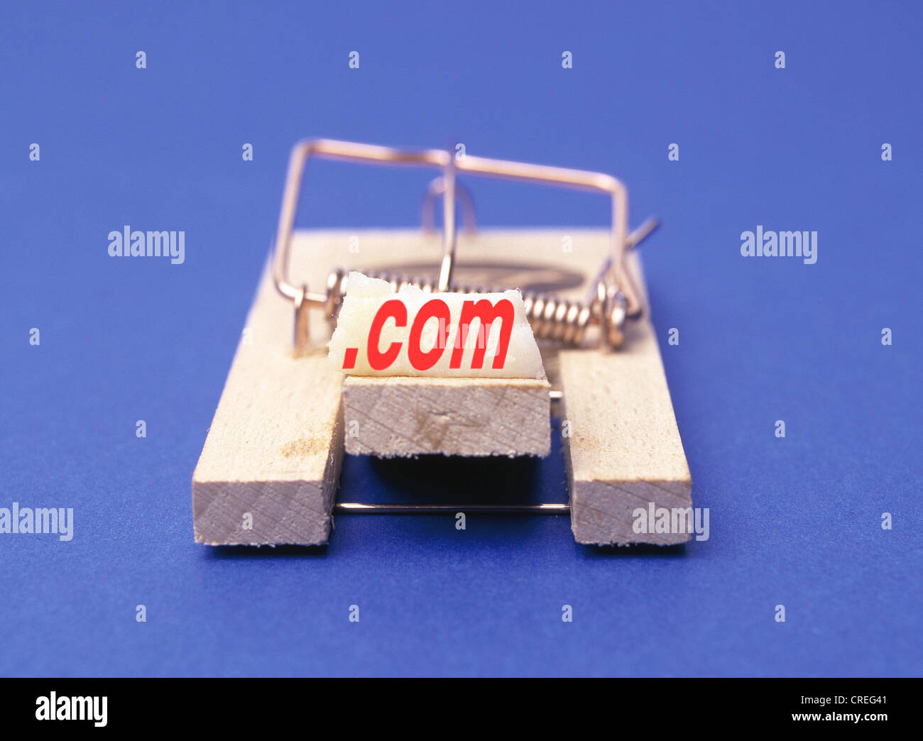 Mausefalle mit Speckstueck und mit der Bezeichnung com. Stockfoto