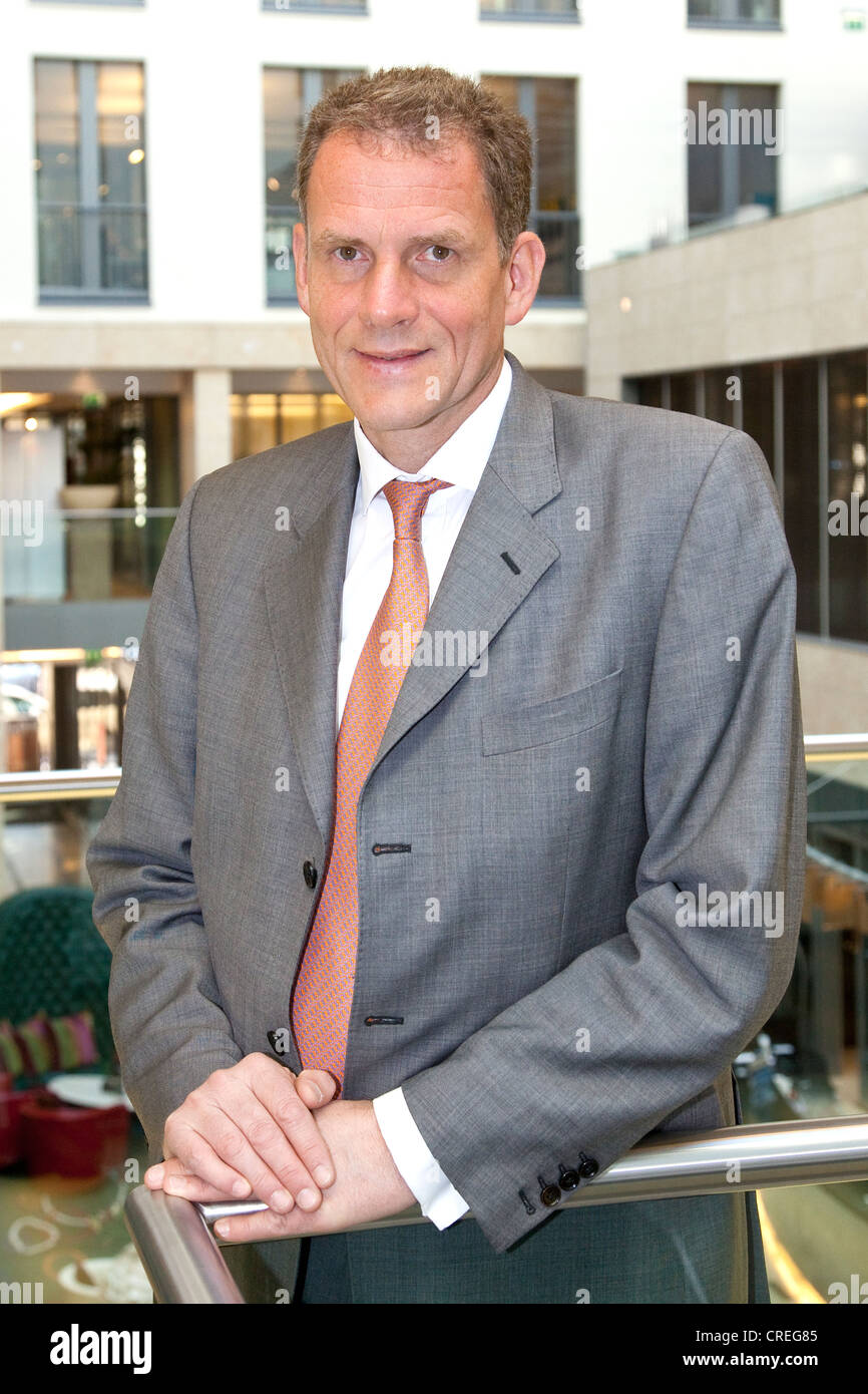 Ulrich Becker, Mitglied des Vorstands, COO, Leiter Operations der Stahlhändler Klöckner & Co SE, Bilanzpressekonferenz am Stockfoto