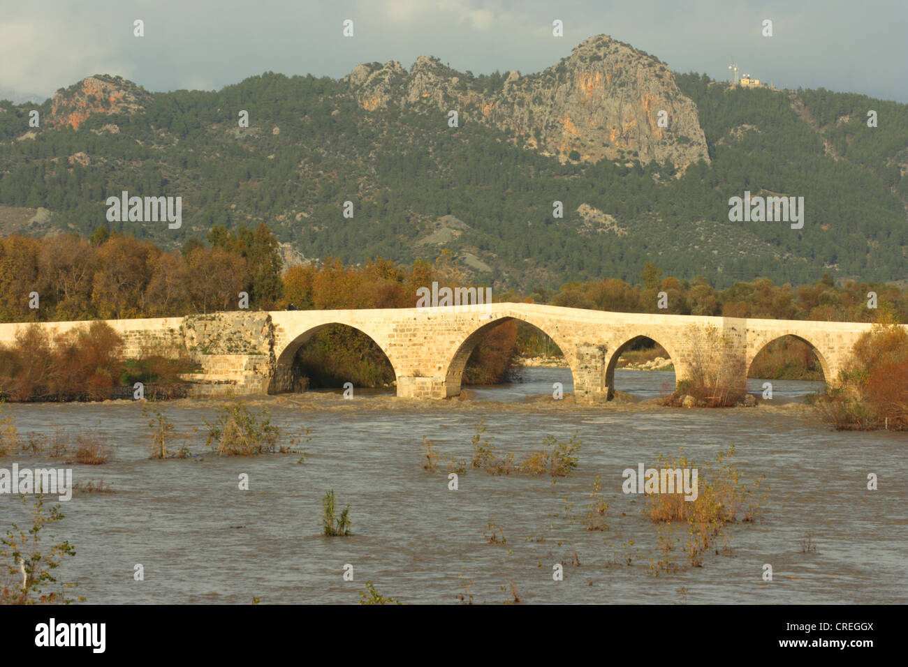 Seldschukischen Brücke an das Koeprue Ay River, Türkei, Antalya, Aspendos Stockfoto