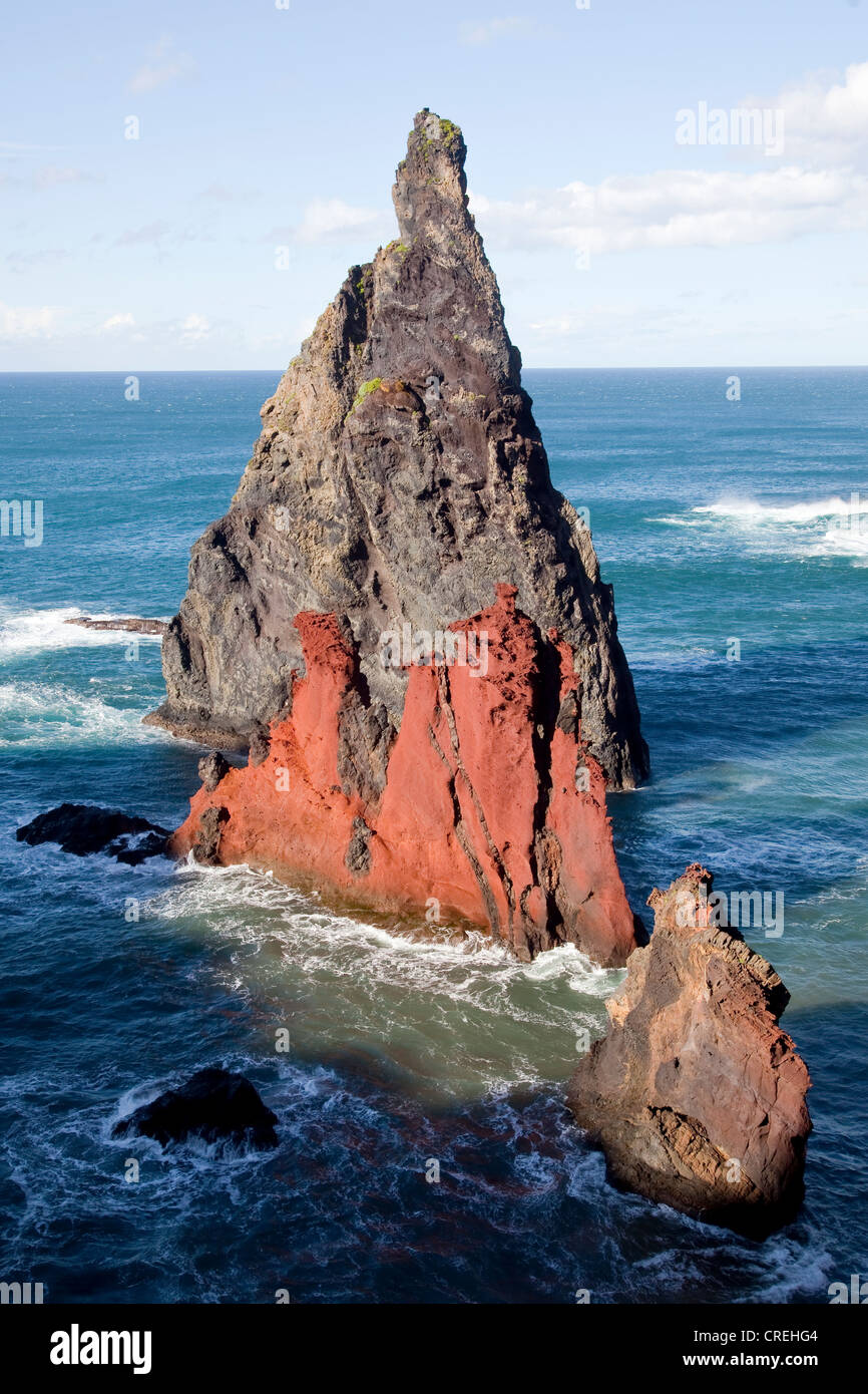 Lava-Felsen an der Atlantikküste, Halbinsel und Natur reservieren Ponta de São Lourenço, in Portugal, Europa Stockfoto